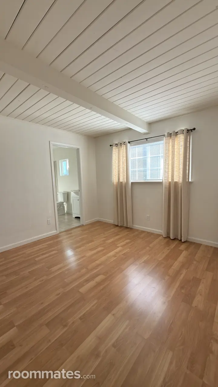 Profile photo 1 of 6