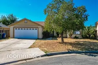 Room for rent in Fresno, CA $700, house