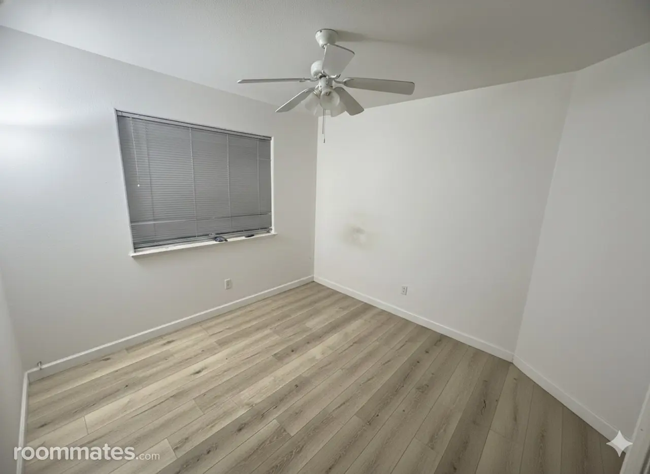 Profile photo 6 of 14