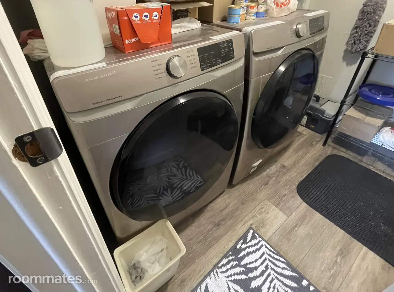 Profile photo 7 of 8