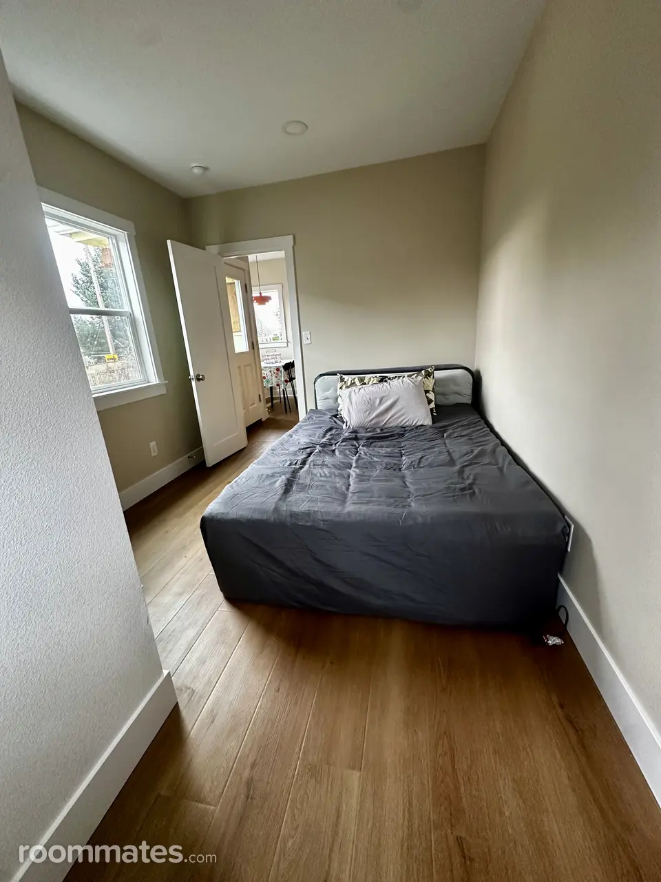 Profile photo 11 of 16