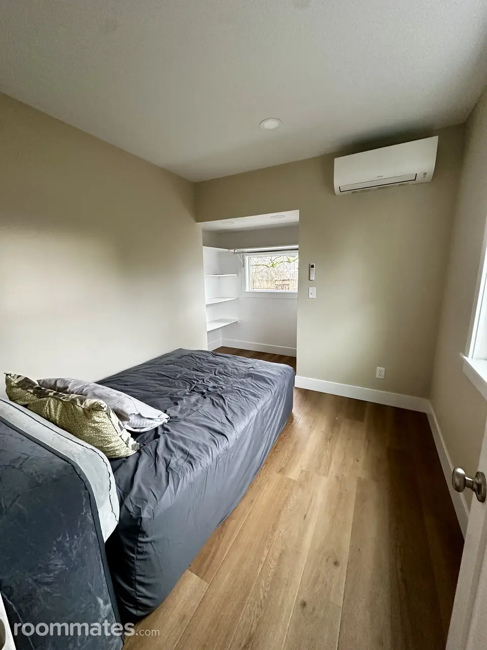 Profile photo 12 of 16