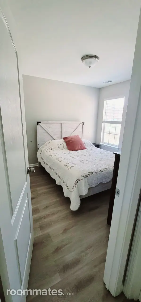 Profile photo 1 of 18