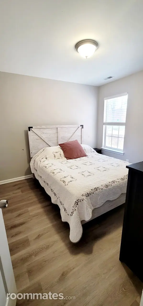 Profile photo 9 of 18