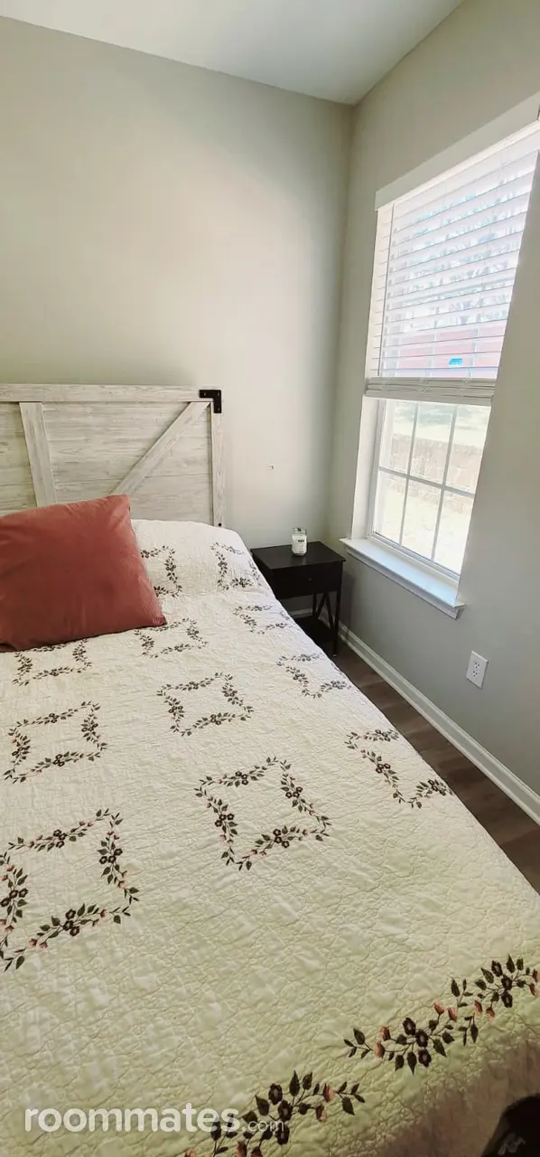 Profile photo 3 of 18