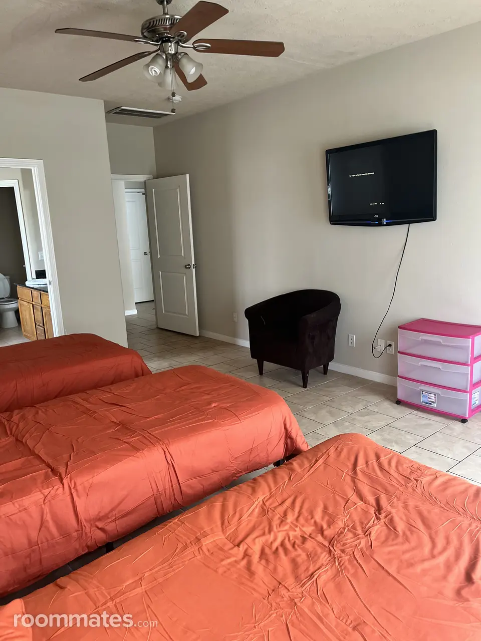 Profile photo 3 of 8