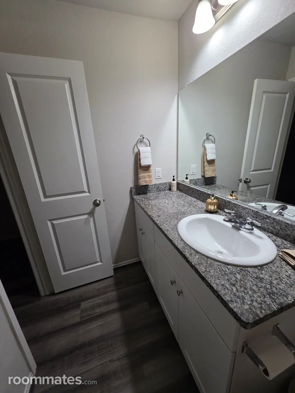 Profile photo 3 of 10