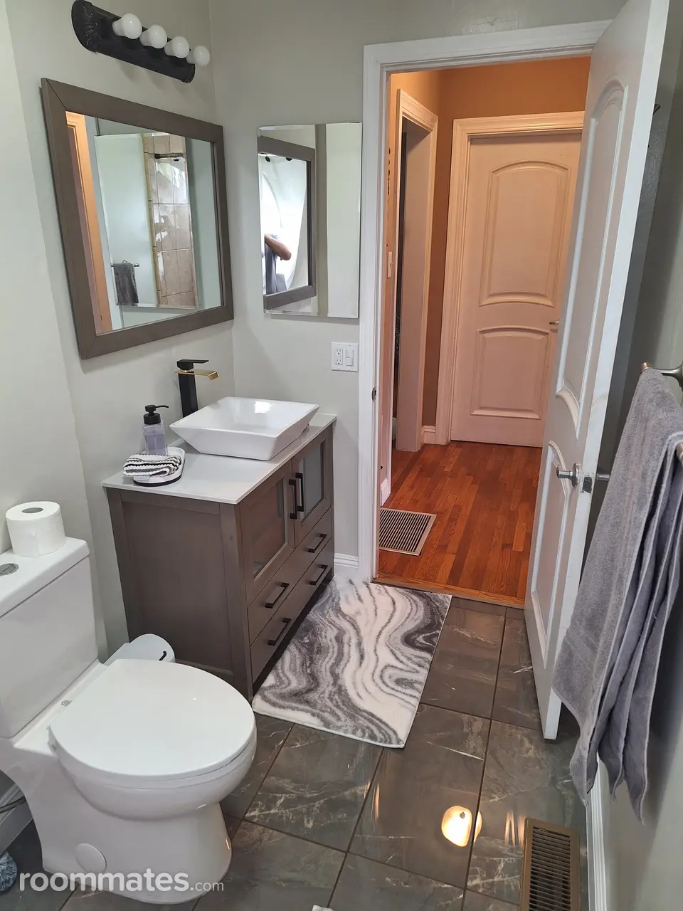 Profile photo 4 of 16