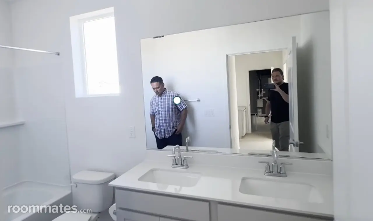 Profile photo 3 of 11