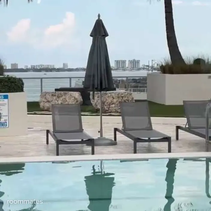 Roommate looking Miami, FL, $700