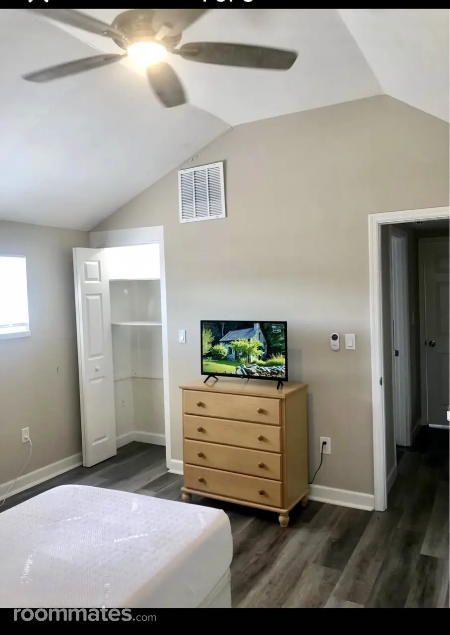 Profile photo 6 of 8