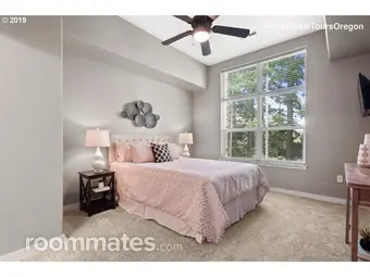 Room for rent in Hillsboro, OR $950, condo