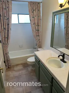 Room for rent in Sacramento, CA $1350, townhouse