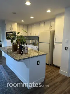 Room for rent in Sacramento, CA $1350, townhouse