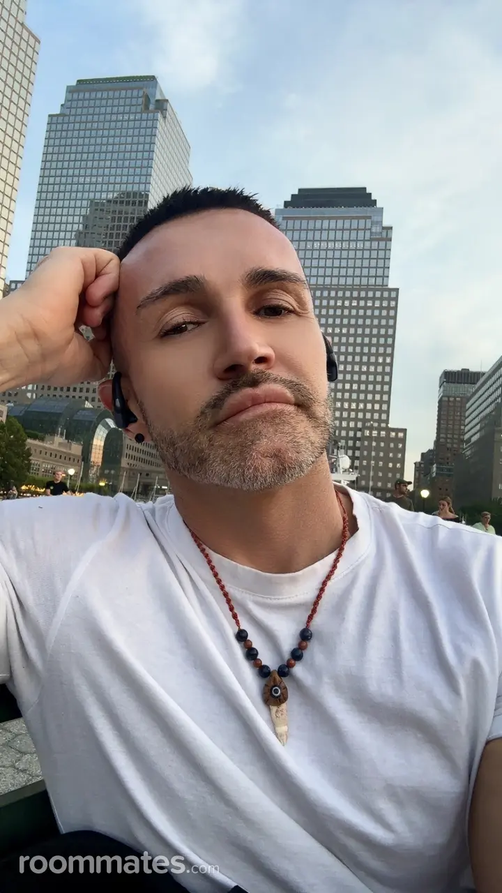 Profile photo 4 of 4