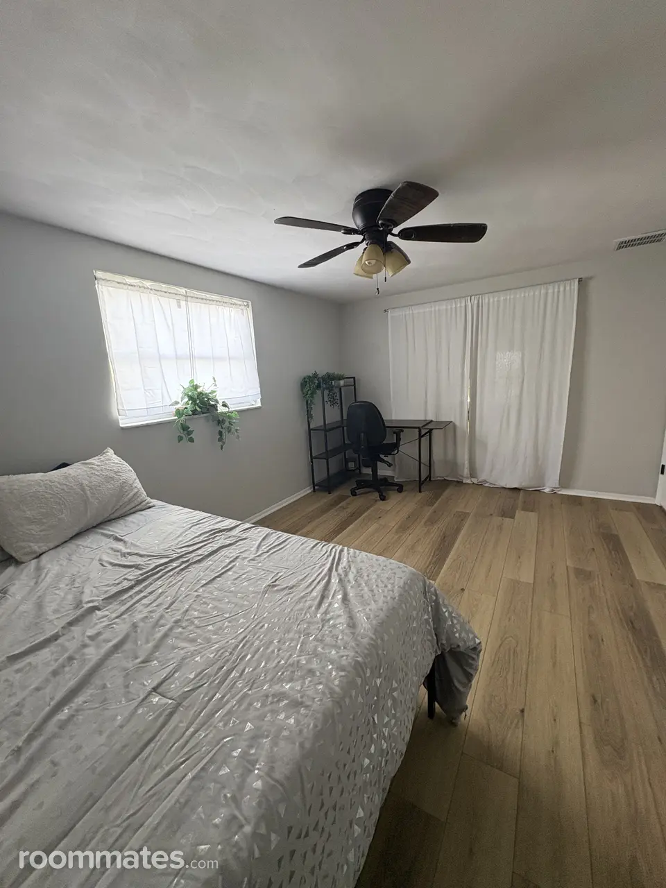 Profile photo 6 of 14