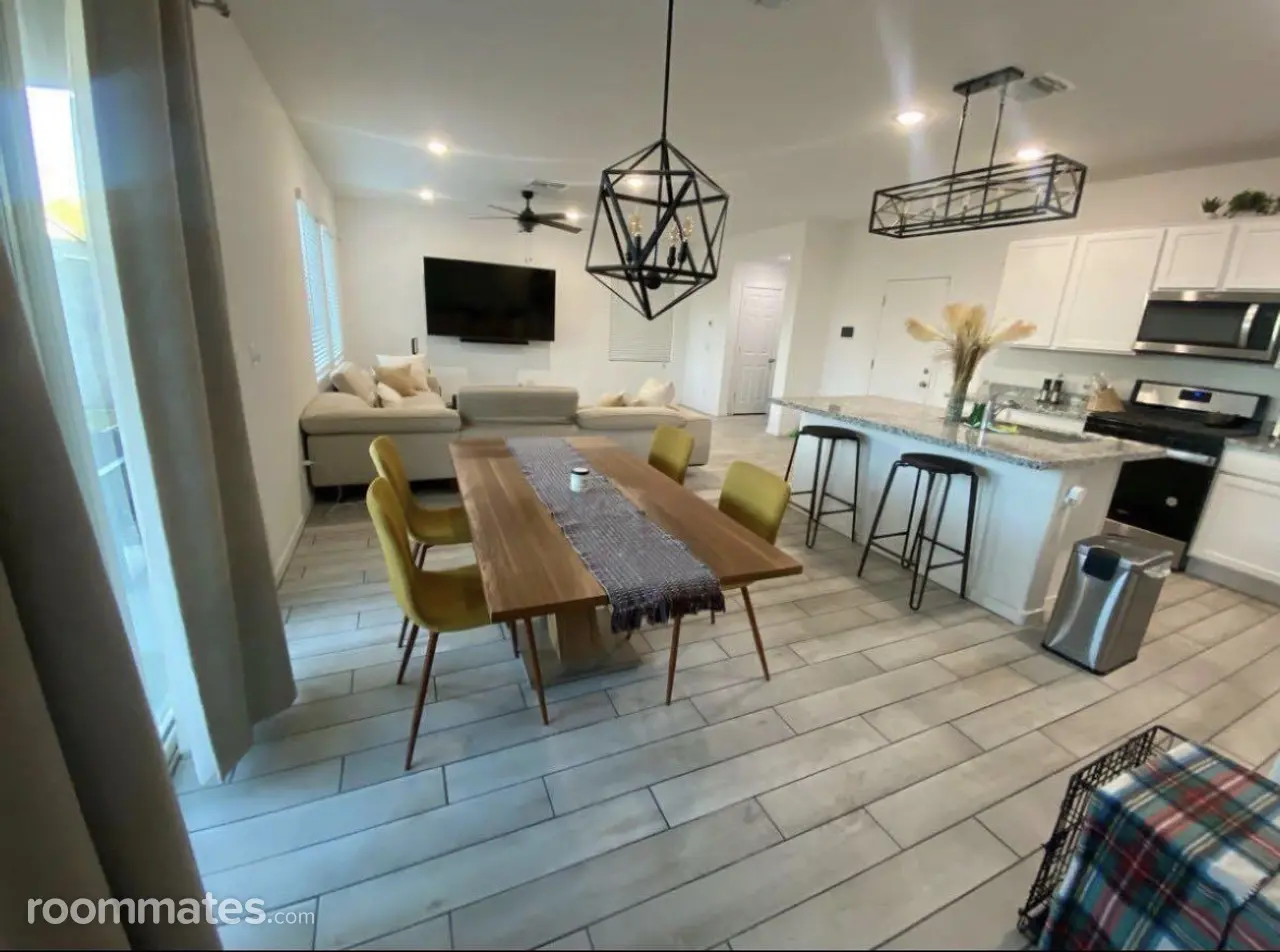 Profile photo 1 of 7