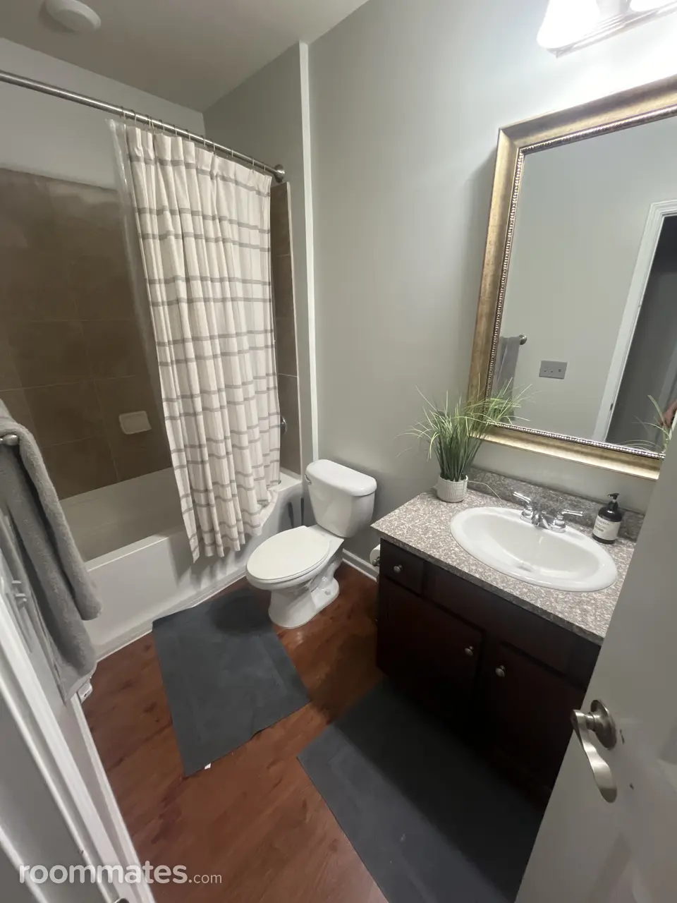 Profile photo 4 of 16