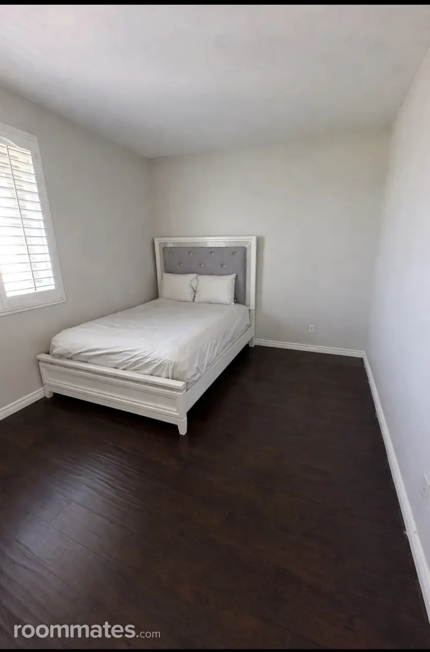 Profile photo 3 of 6