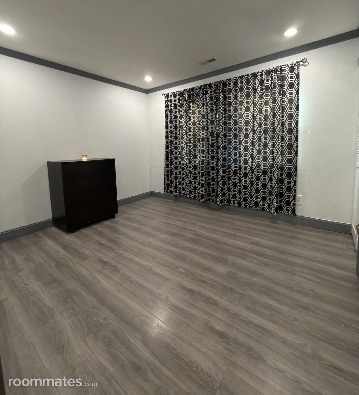 Profile photo 7 of 10