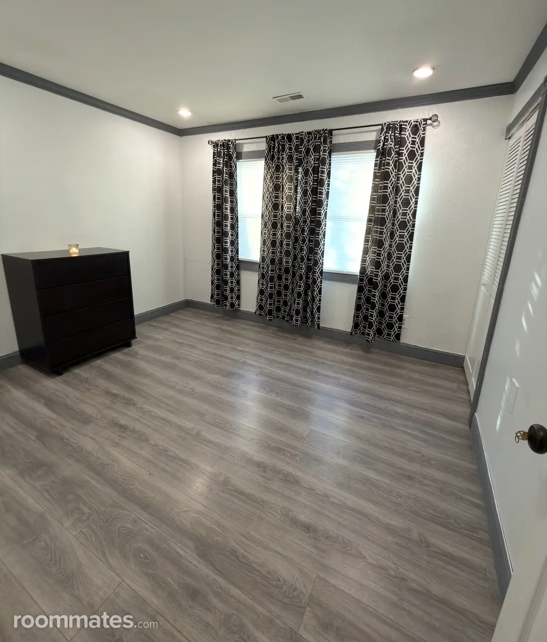 Profile photo 3 of 10