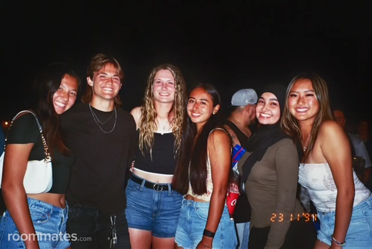 Profile photo 12 of 19