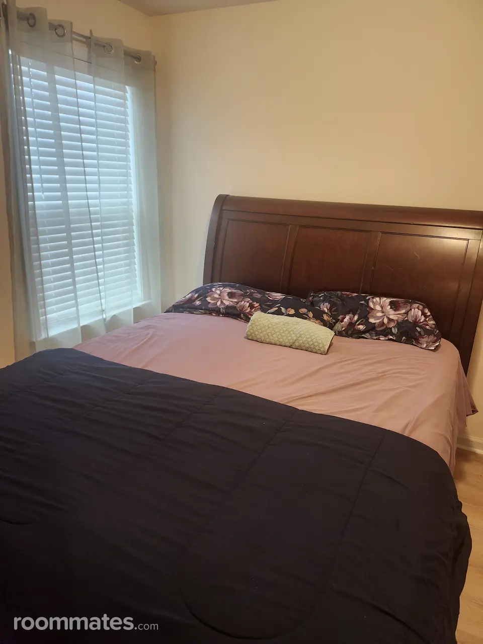 Profile photo 3 of 9