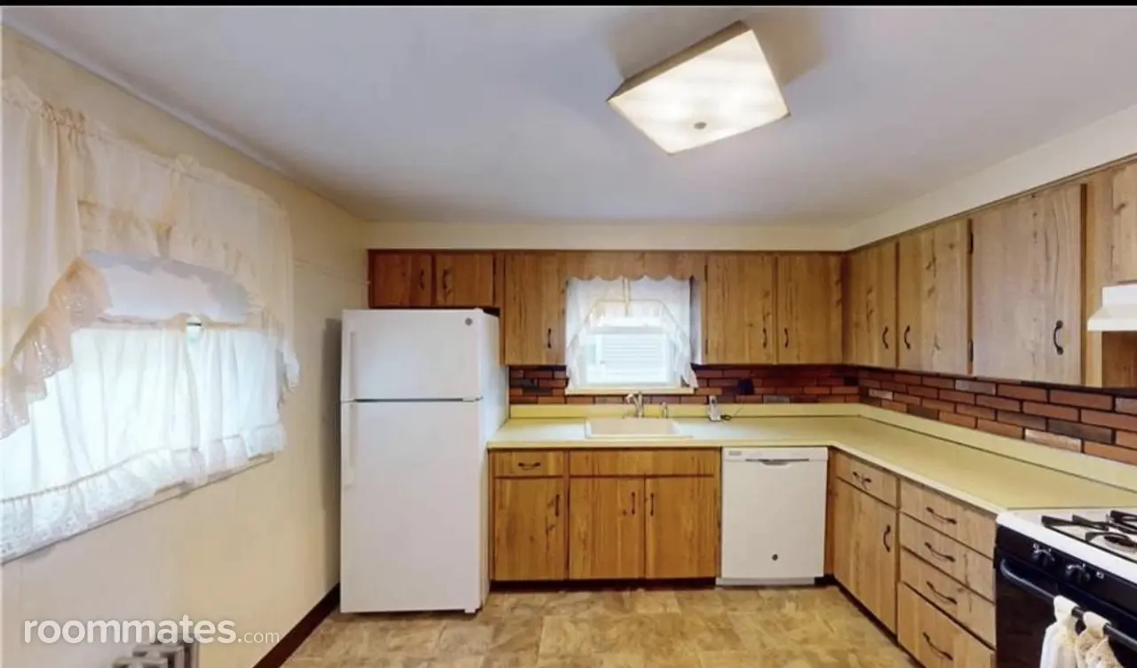 Profile photo 3 of 4