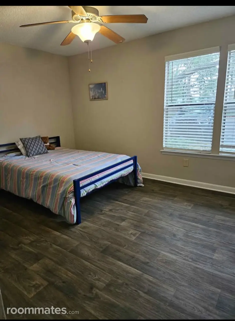 Profile photo 4 of 11