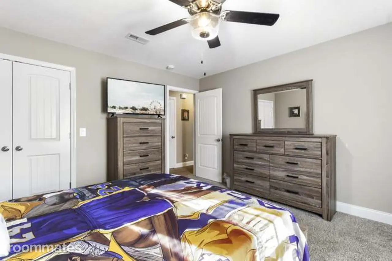 Profile photo 1 of 11