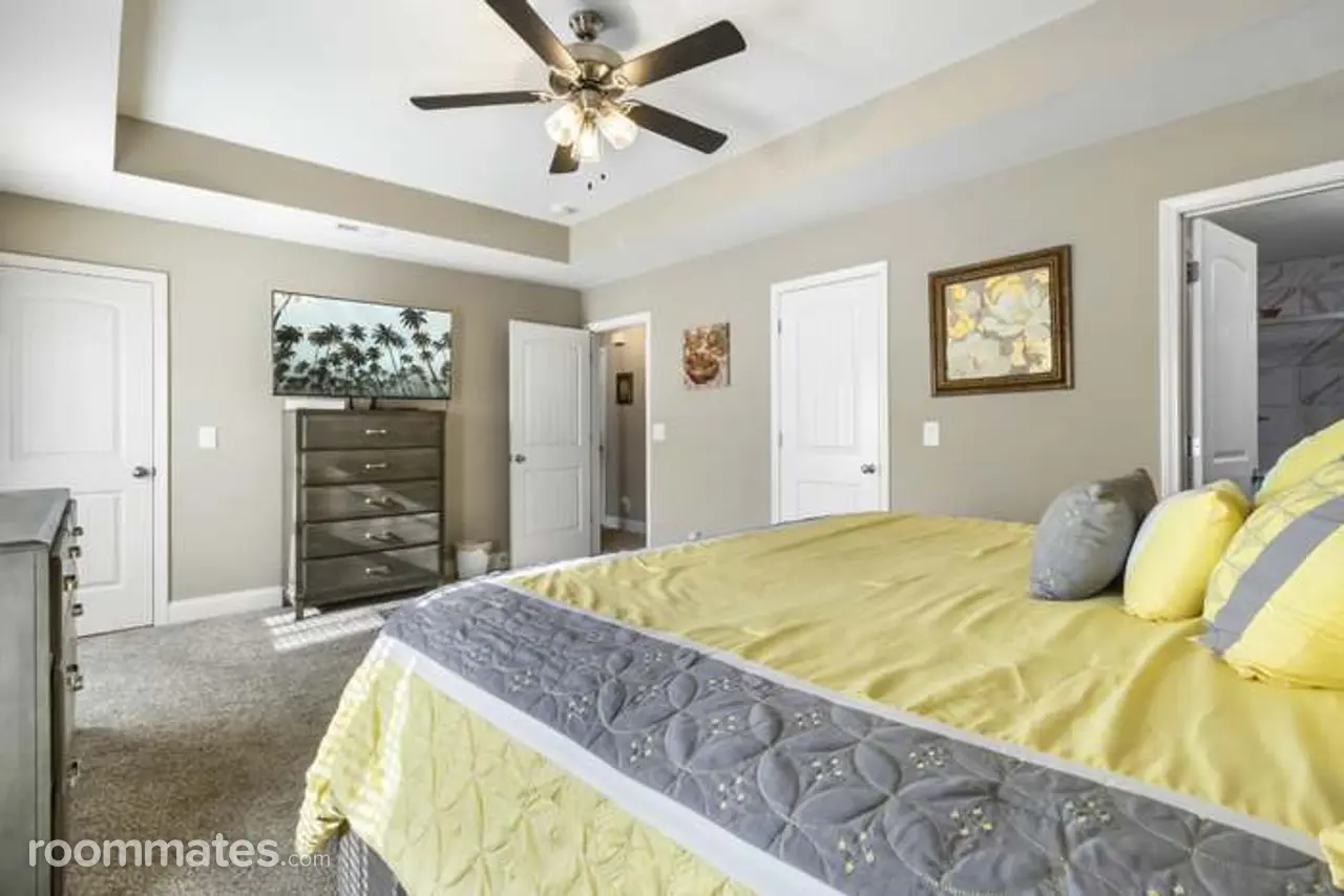 Profile photo 3 of 11