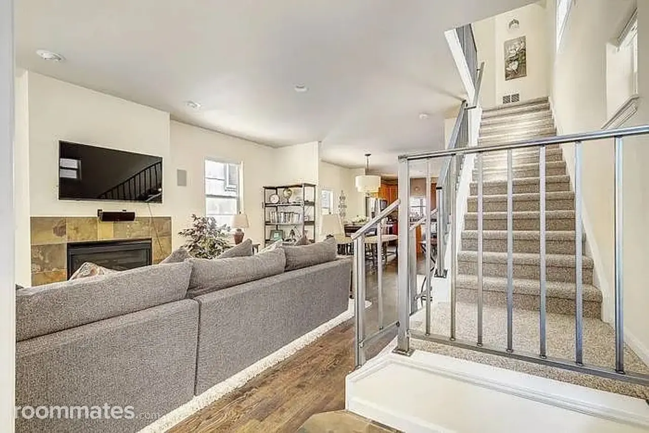 Profile photo 3 of 8