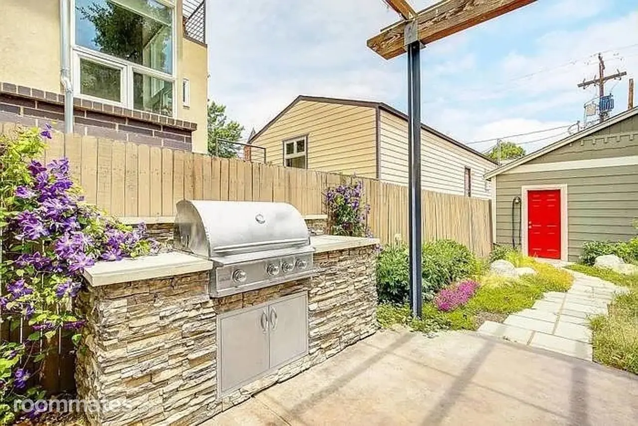 Profile photo 6 of 8