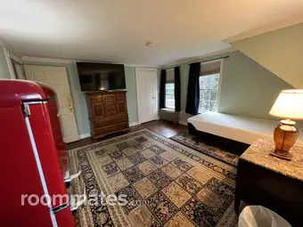 Room for rent in Brookline, NH $1100, house