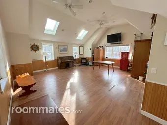 Room for rent in Brookline, NH $1300, house