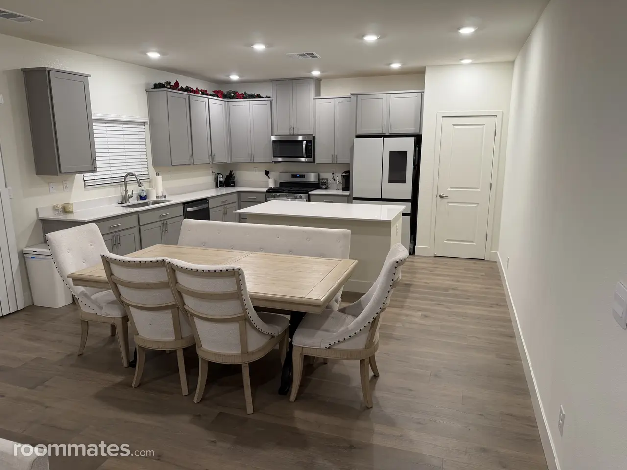 Profile photo 1 of 6