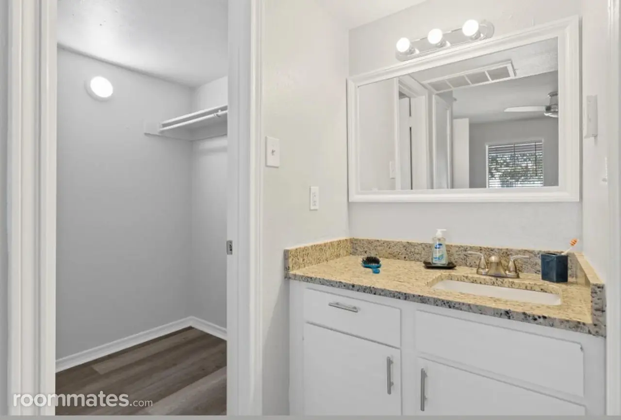 Profile photo 4 of 14