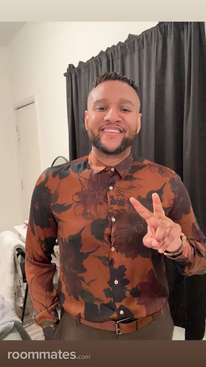 Profile photo 3 of 10