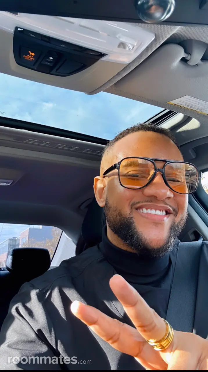 Profile photo 1 of 10