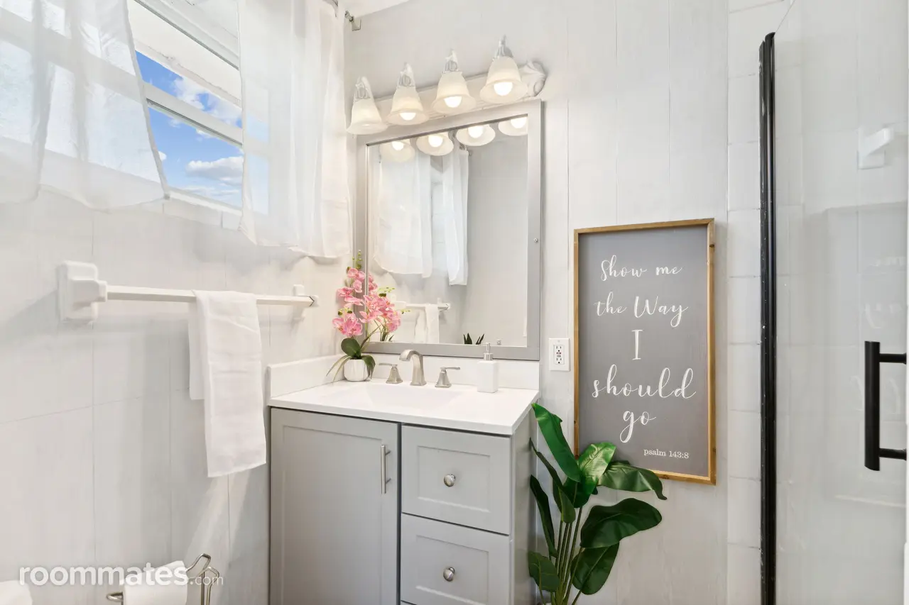 Profile photo 4 of 11