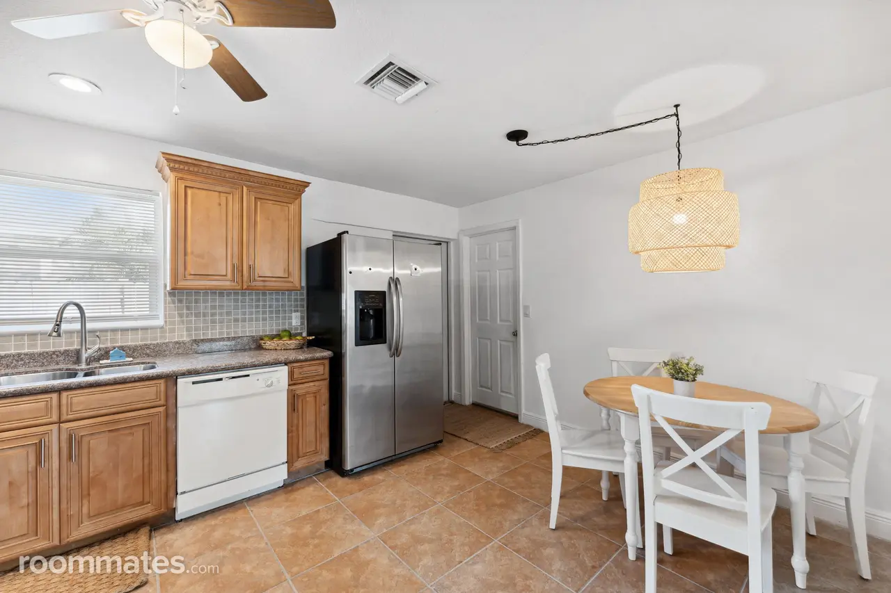 Profile photo 6 of 11