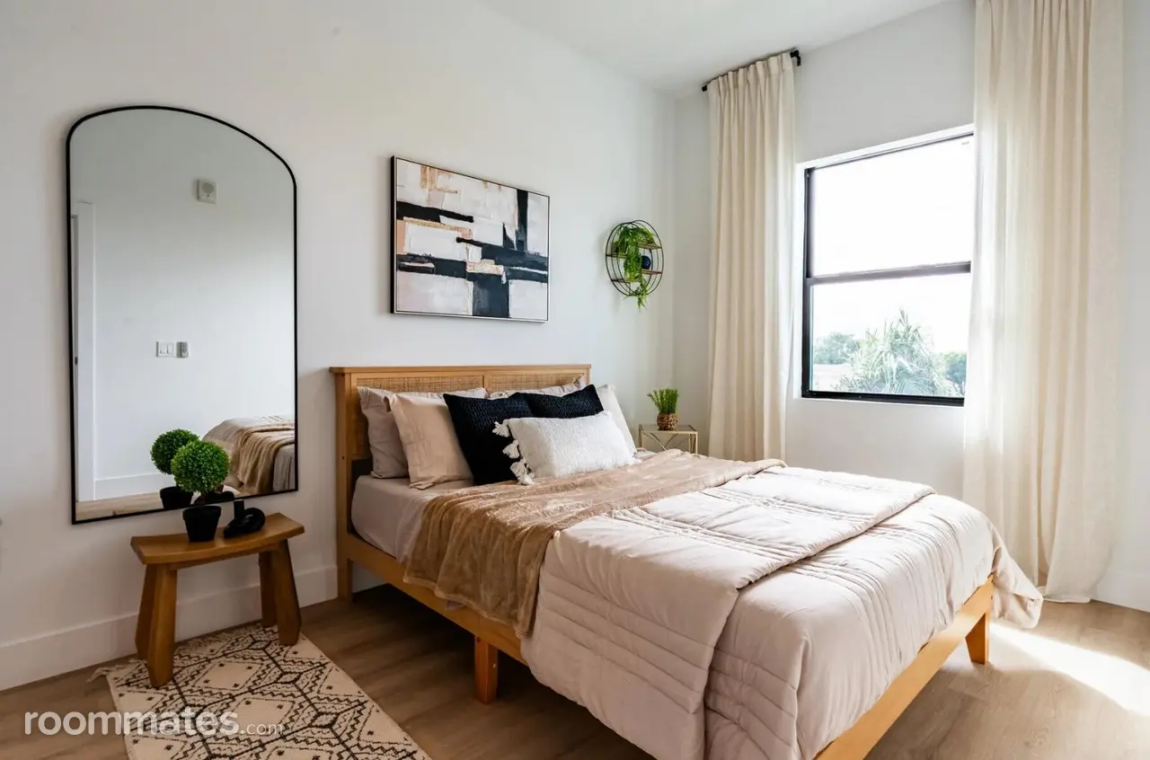 Profile photo 1 of 4