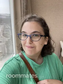 Roommate looking Salem NH, $1100