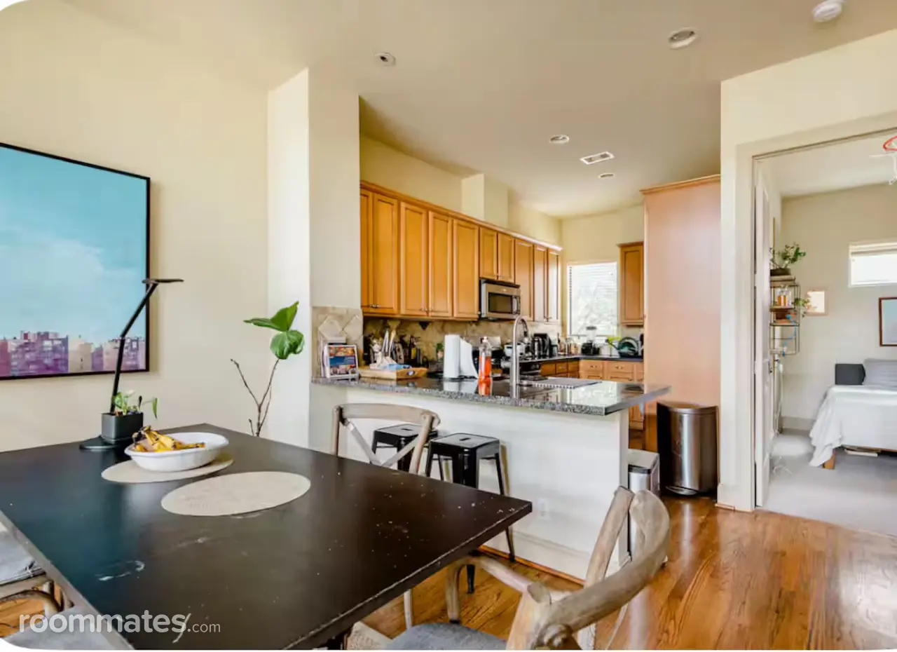 Profile photo 8 of 11