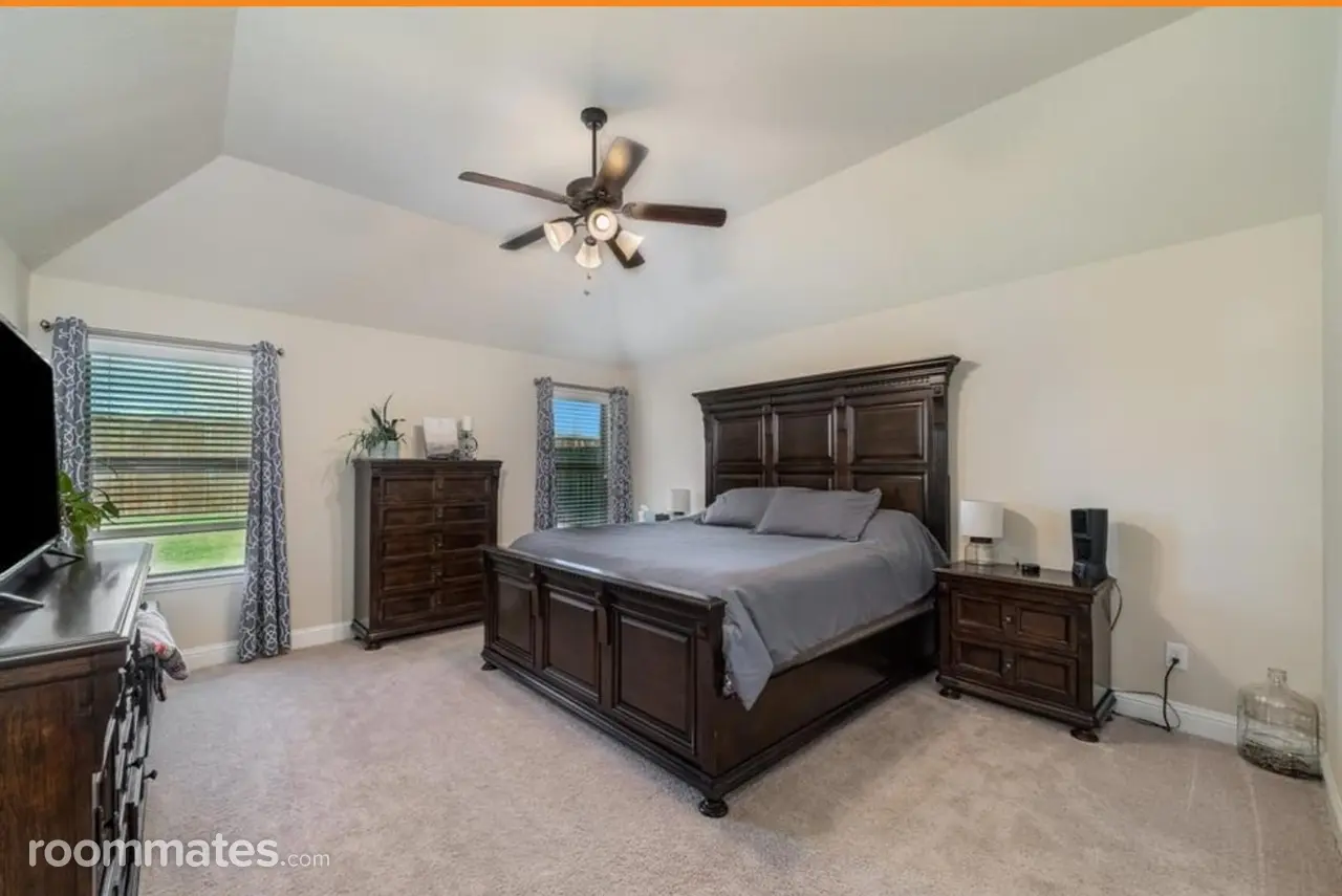 Profile photo 1 of 2