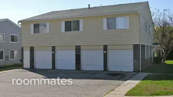 Room for rent in Lansing, MI $438, townhouse