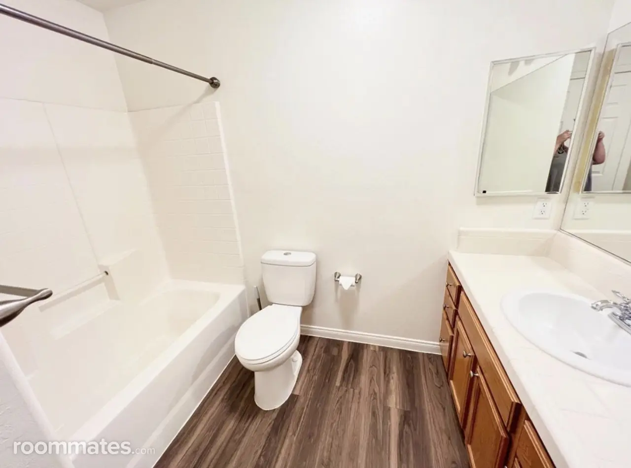 Profile photo 4 of 8