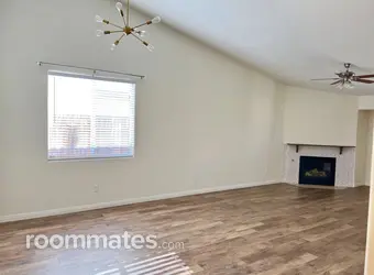 Room for rent in Bakersfield, CA $675, house