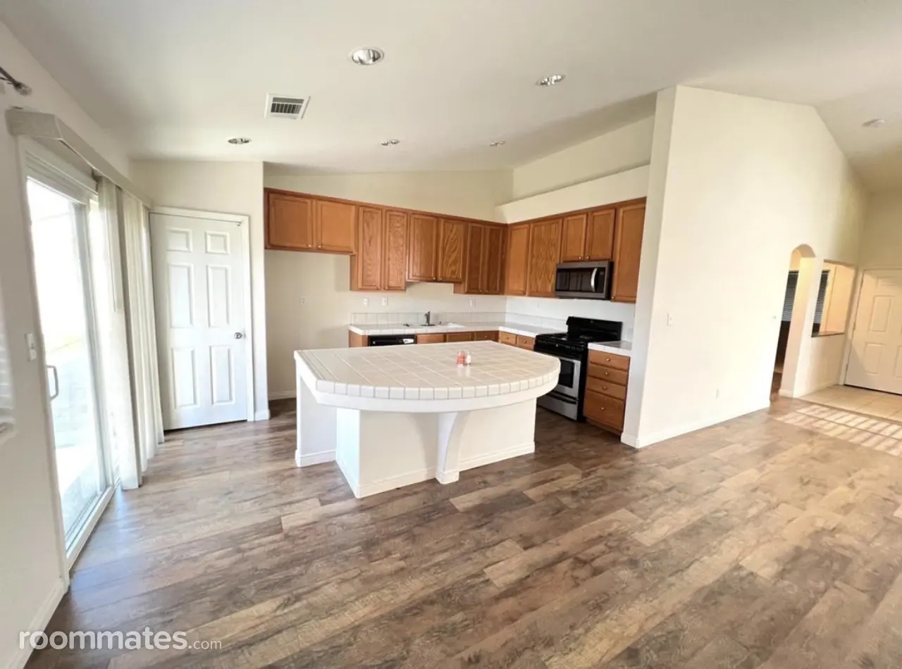 Profile photo 5 of 8