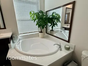 Room for rent in Huntington Beach, CA $1995, house